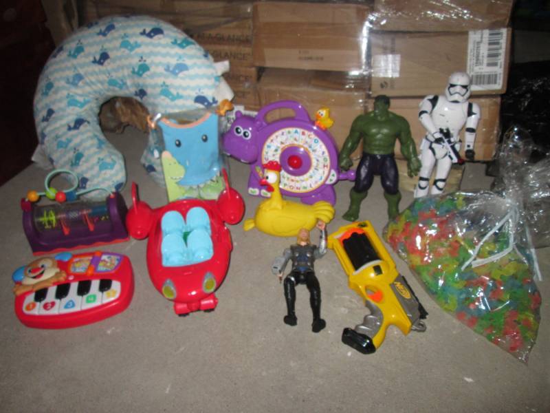 lot 34 image: Lot of Misc Kids Toys Etc...