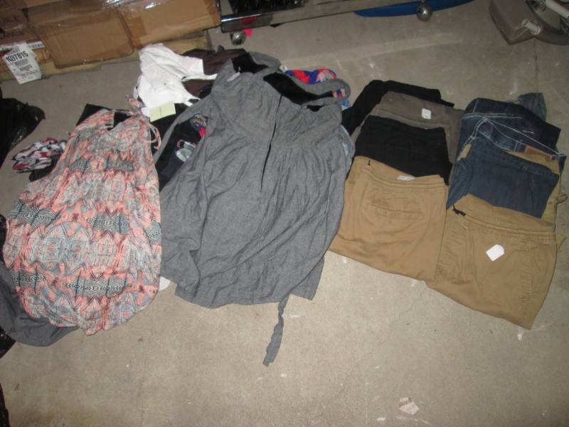 lot 38 image: Lot of Assorted Slightly Used Pre-O...