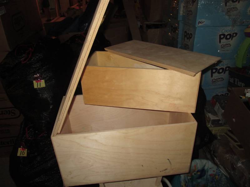 lot 50 image: 2 Wood Boxes with Lids and Side Han...