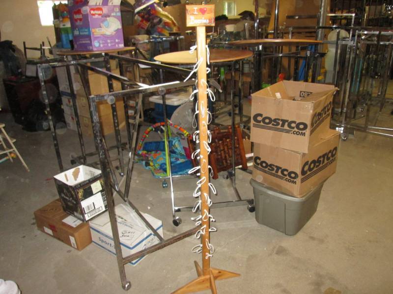 lot 55 image: Beanie Baby Pole...