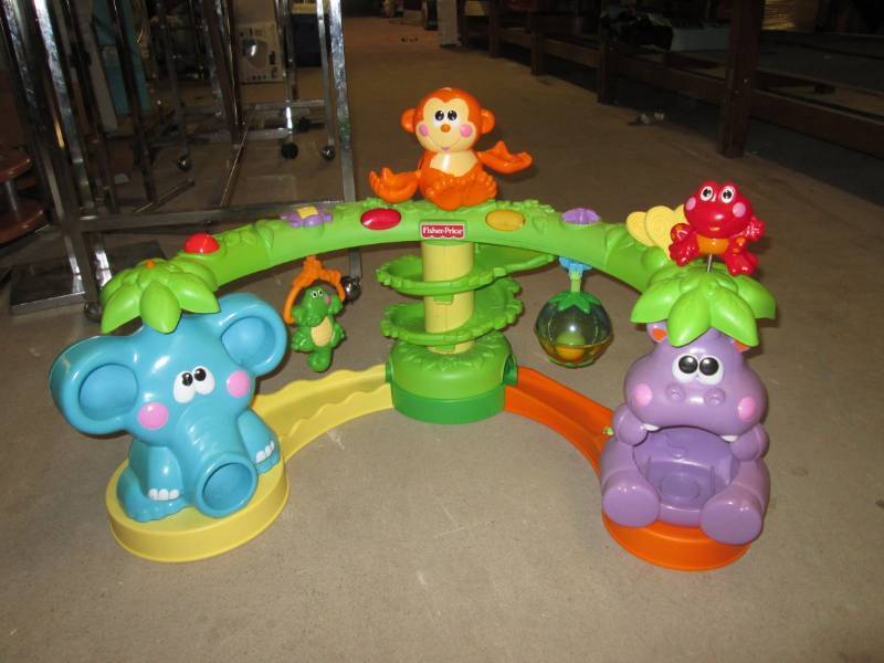 lot 58 image: Large Fisher Price Kids Toy...