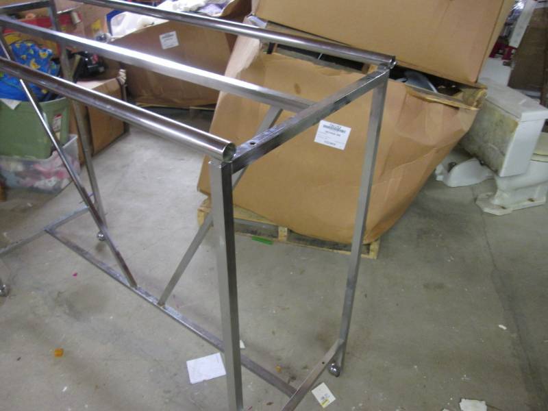 lot 61 image: 5 ft Double Sided Adjustable Bar Cl...