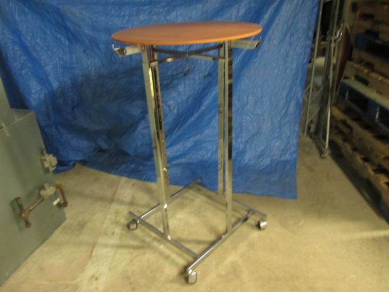 lot 69 image: 4 Arm Adjustable Clothes Hanging Ra...