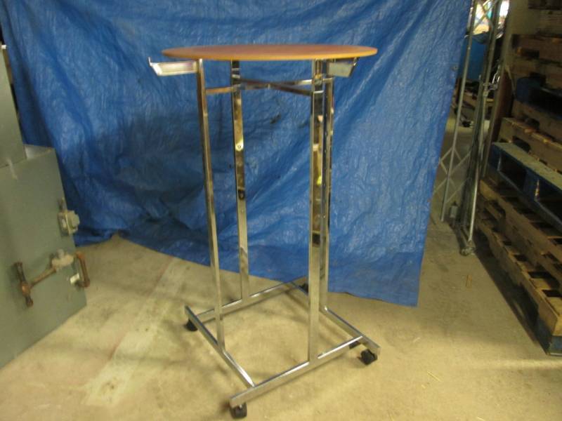 lot 70 image: 4 Arm Adjustable Clothes Hanging Ra...