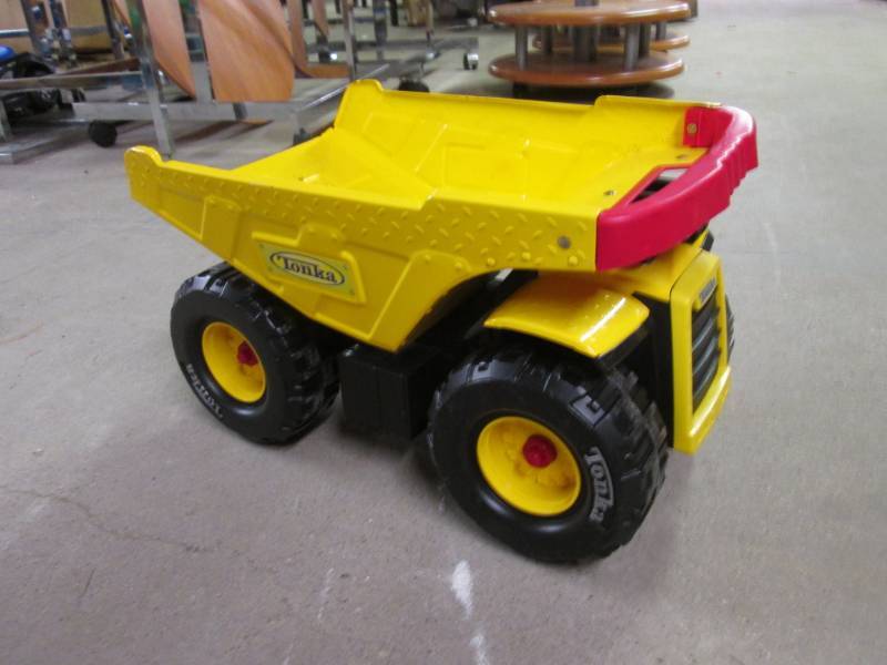 lot 75 image: Large Tonka Dump Truck...
