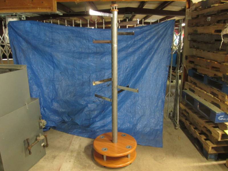 lot 80 image: 8 Arm Round Display Rack with Base ...