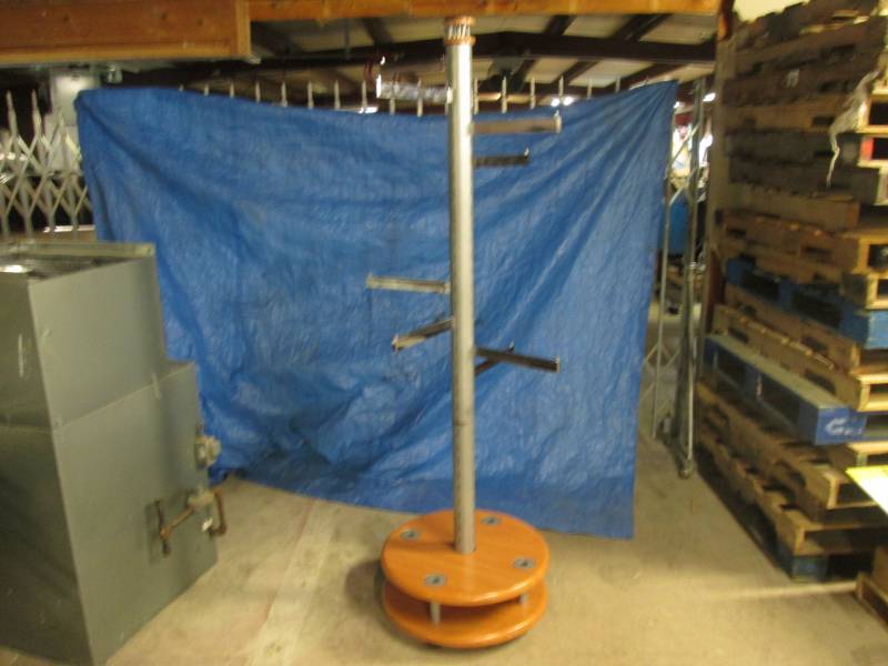 lot 81 image: 8 Arm Round Display Rack with Base ...