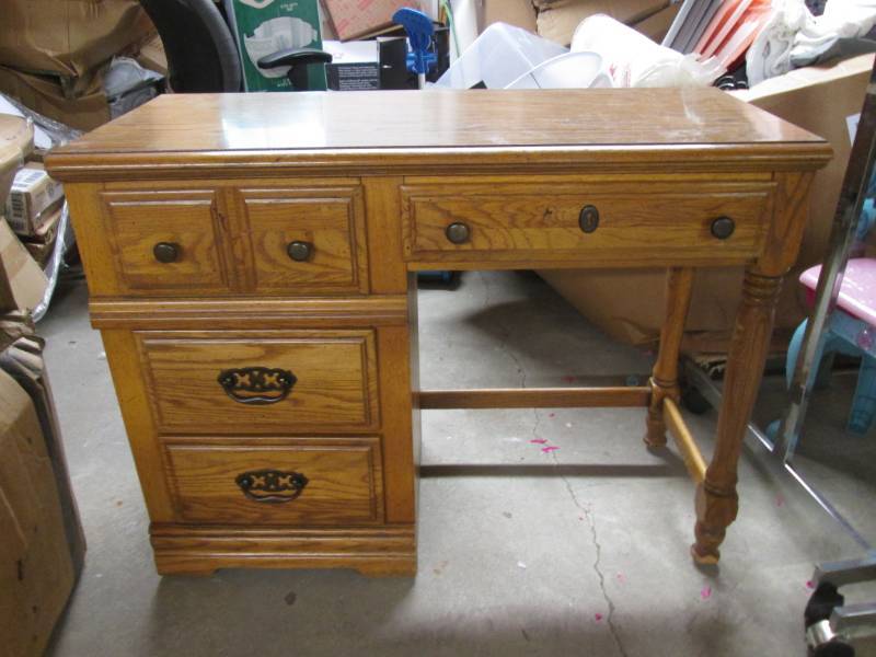 lot 84 image: 4 Drawer Desk with Contents...