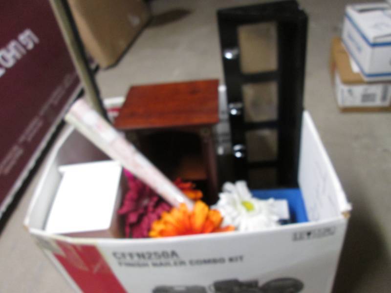 lot 103 image: Big Box Full of Decor See all photo...