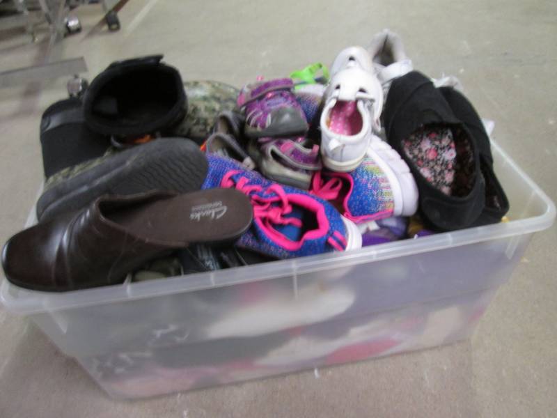 lot 108 image: Tote Full of Assorted Clothes and S...