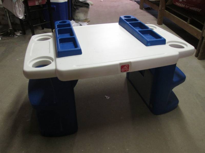 lot 109 image: Kids Step 2 Play Table...