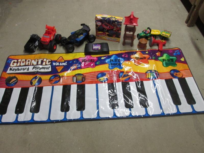 lot 112 image: Lot of Misc Kids Toys...