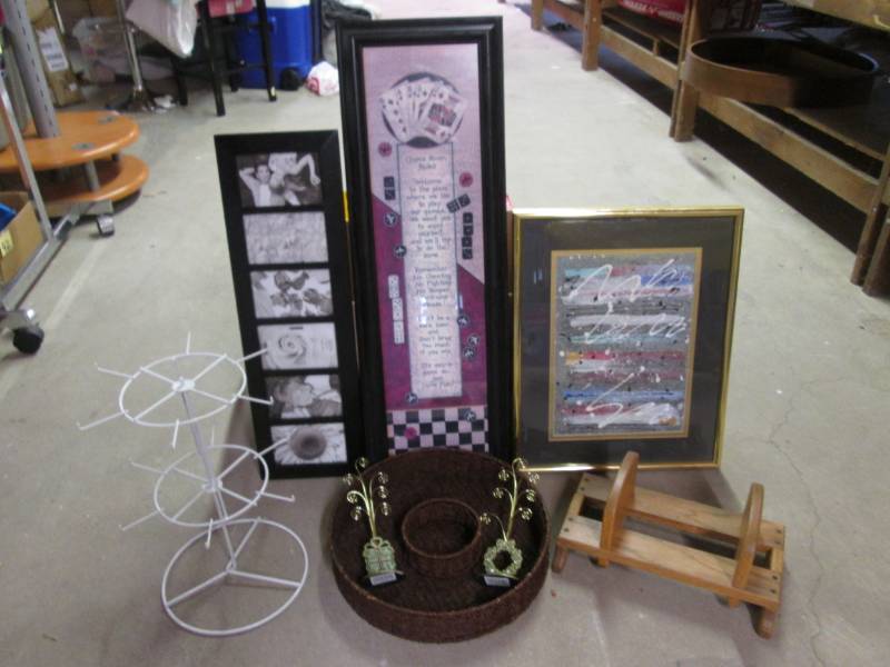 lot 116 image: Lot of Wall Decor Etc...