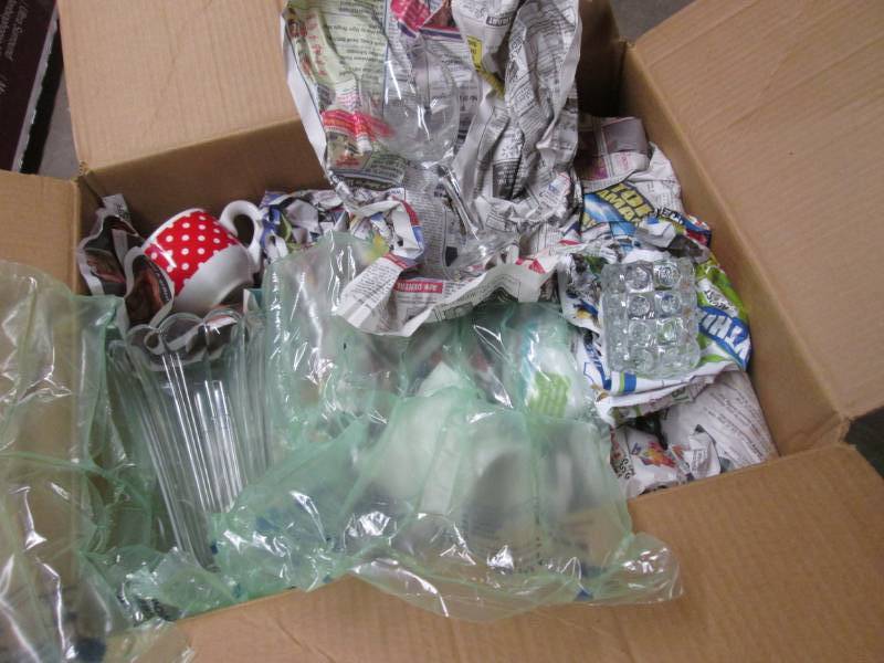 lot 122 image: Box Full of Assorted Glassware...