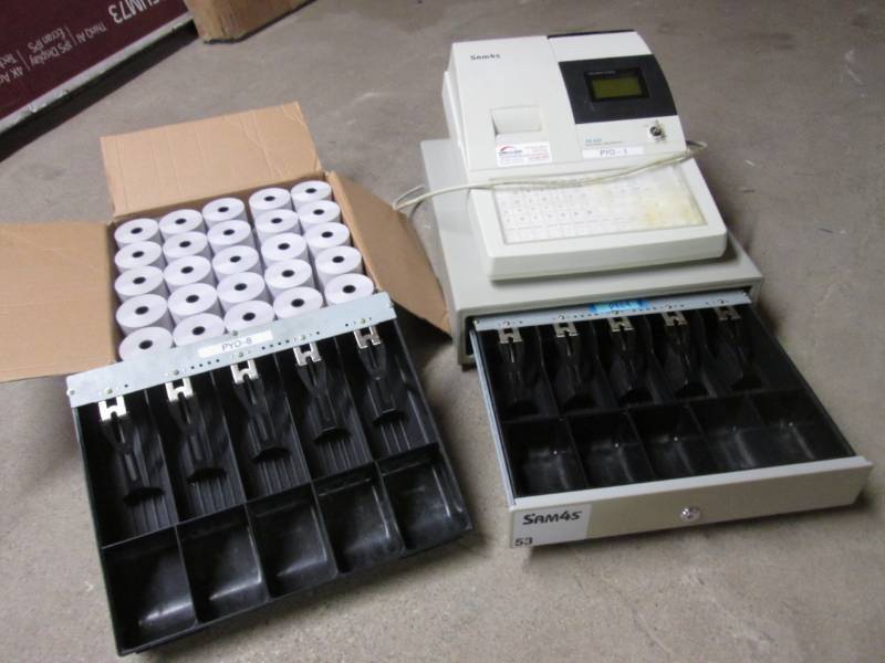 lot 124 image: Sam4s ER-650 Electronic Cash Regist...