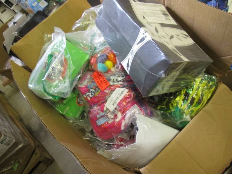 lot 152 image: Box Full od Assorted Candy Past dat...