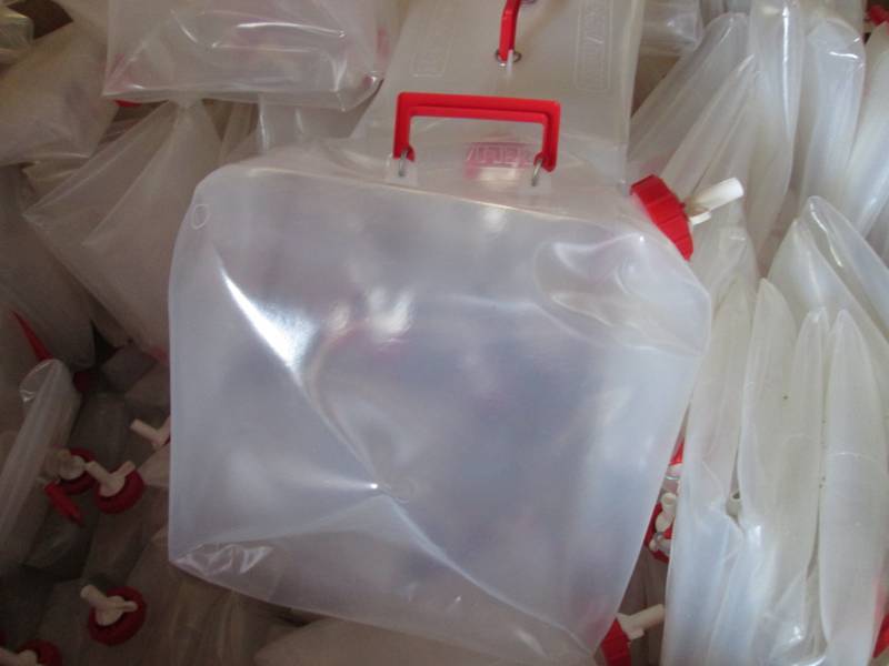 lot 192 image: Lot of 10 Foldable 5 Gallon Water C...