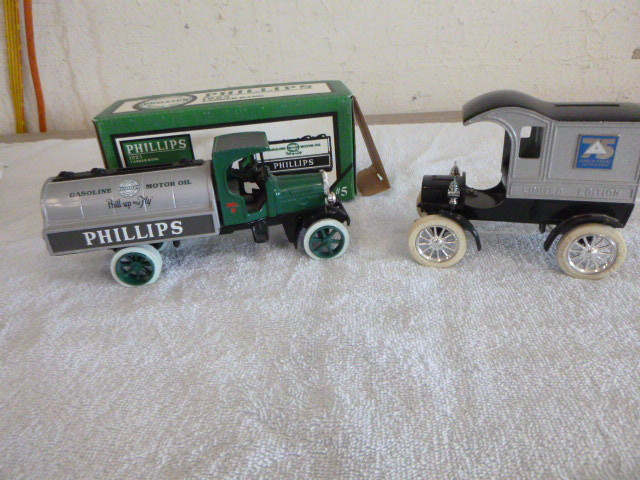 lot 23 image: 2 Ertl Die-Cast Metal Cars