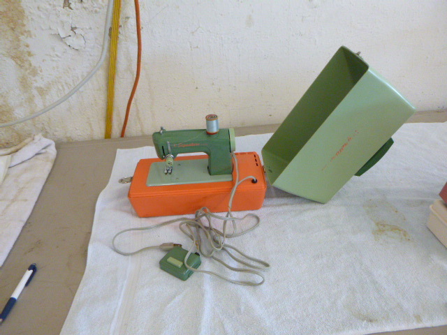 lot 41 image: MW Signature Junior Sewing Machine