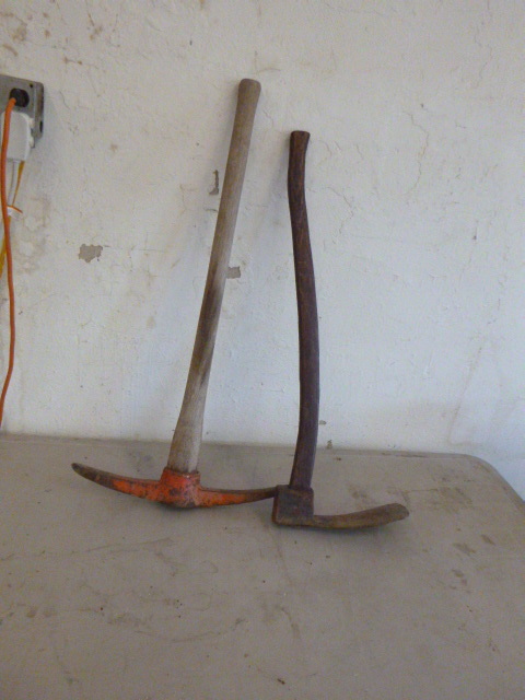 lot 62 image: 2 Axes