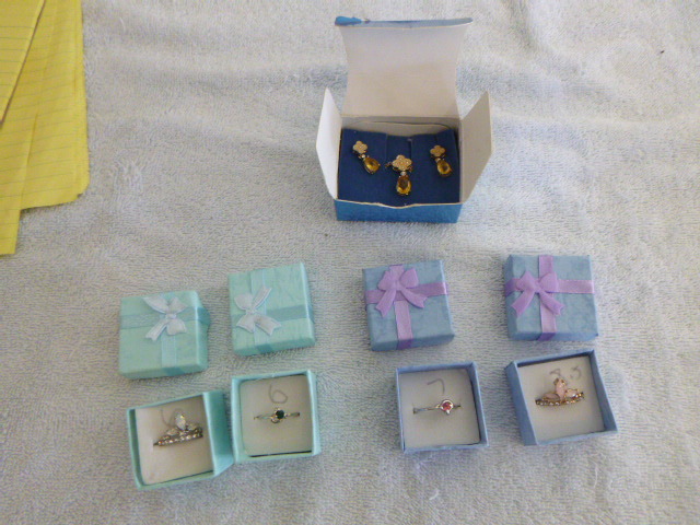 lot 70 image: Jewelry