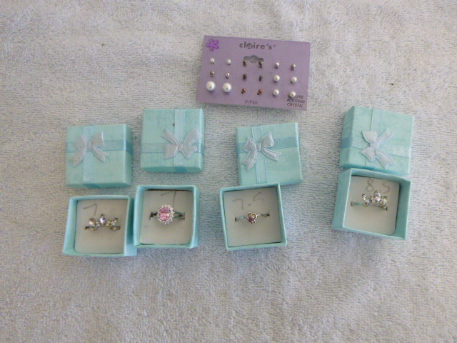 lot 71 image: Jewelry