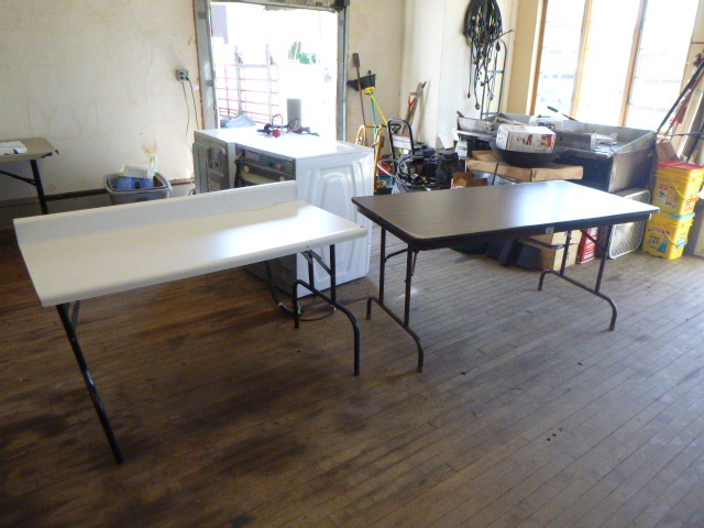lot 76 image: 2 Folding Tables