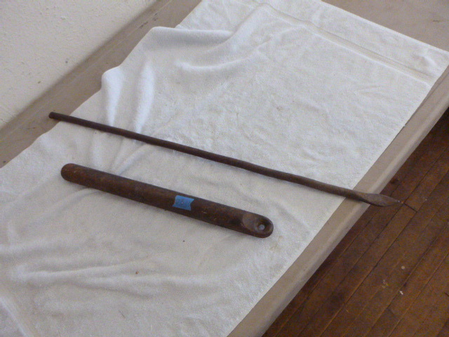 lot 81 image: Vintage Barn Door Weight