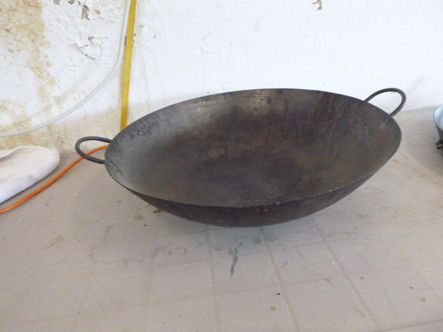lot 89 image: Large Wok