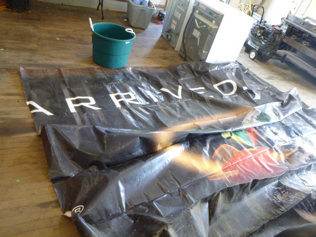 lot 92 image: Large Banner and Tub