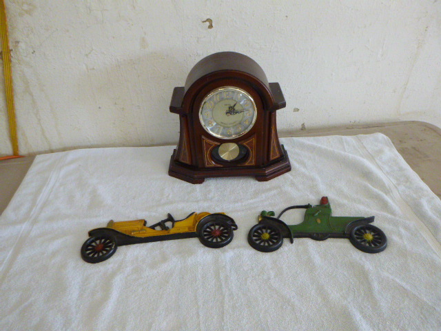 lot 93 image: Mantle Clock and Metal Car Wall Hangings