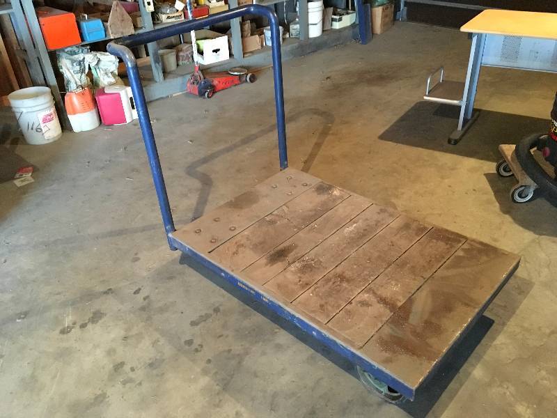 lot 7 image: Warehouse Cart