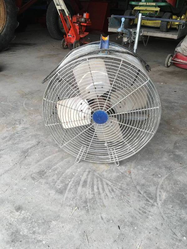 lot 10 image: Shop Fan