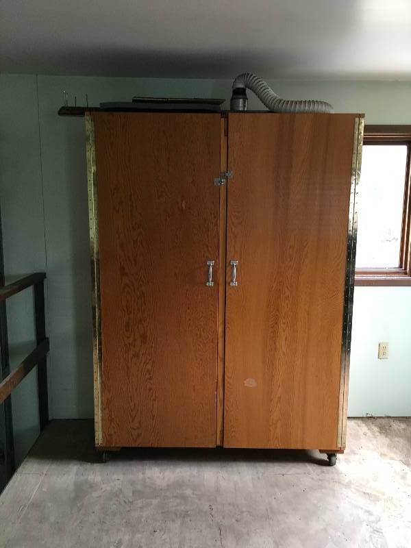 lot 14 image: Cabinet