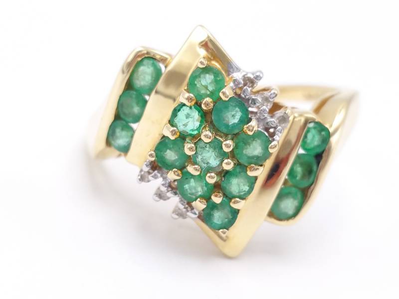 lot 10 image: Stunning Emerald and Diamond Ring in 14k Yellow Gold
