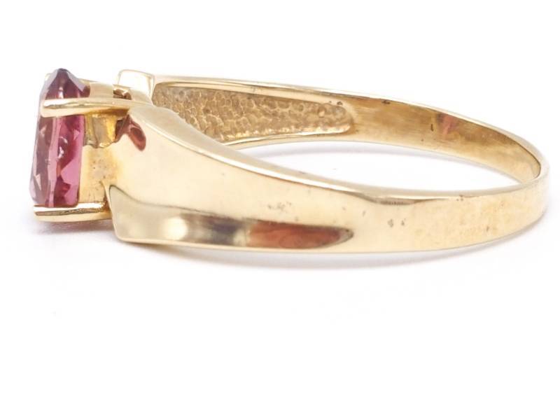 lot 24B image: Ladies Pink Sapphire Estate Ring in 14k Yellow Gold