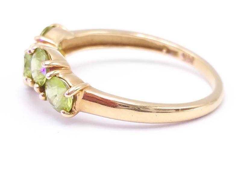 lot 24F image: Ladies Peridot Estate Ring in 14k Yellow Gold