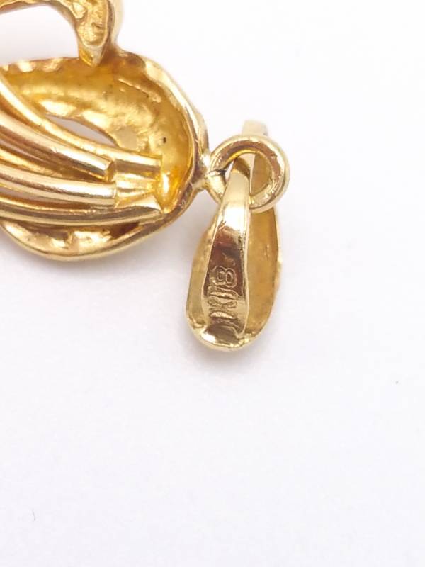 lot 31 image: 18k Yellow Gold and Pearl Designer Pendant