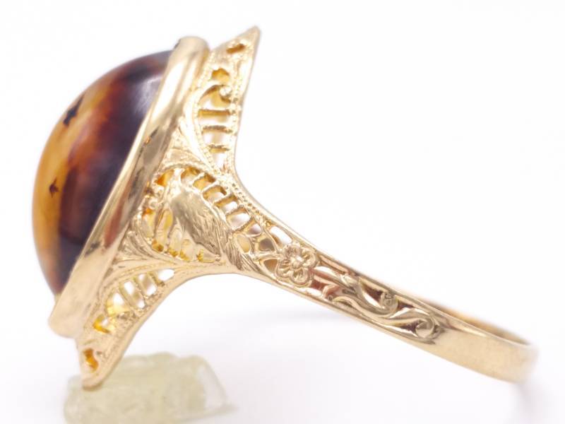 lot 38 image: Lovely Moss Agate Estate Ring in 10k Yellow Gold