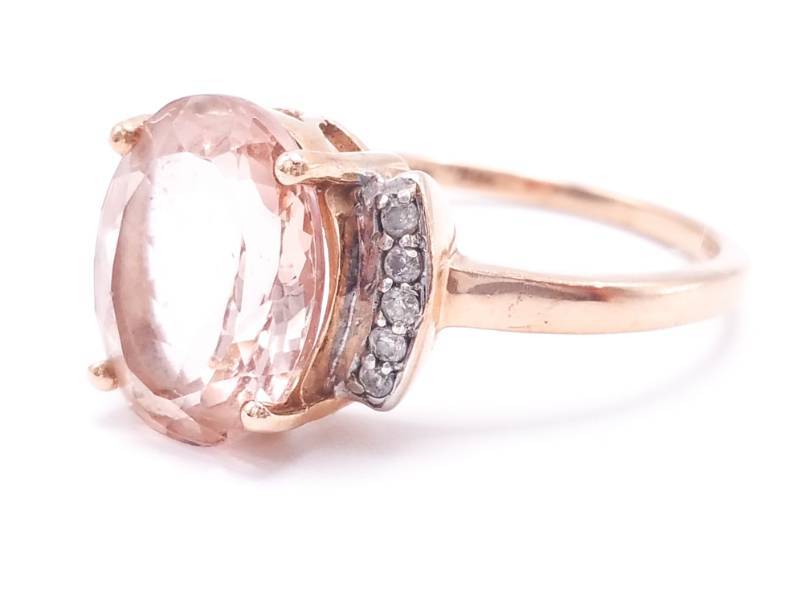 lot 39 image: Beautiful Morganite and Diamond Estate Ring in 10k Rose Gold