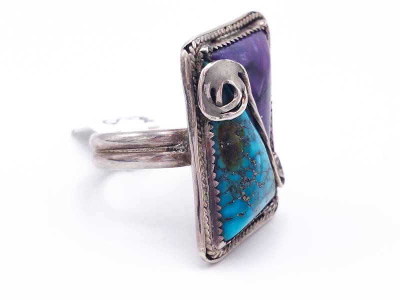 lot 42 image: Turquoise Southwest Estate Ring in Sterling Silver