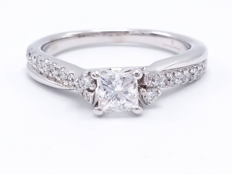 lot 4C image: 12 CT Princess Cut Diamond Estate Ring in 14k White Gold