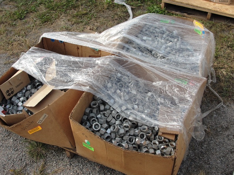lot 24 image: PALLET  INNER N OUTER LUGNUTS
