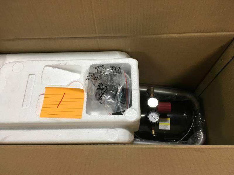 lot 1 image: Husky 8G 150 PSI Hotdog Air Compressor in good condition