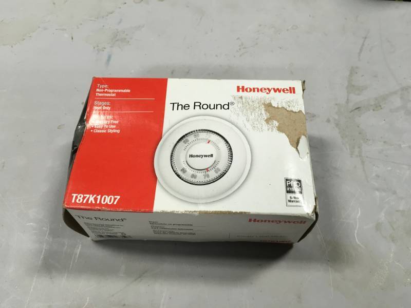 lot 11 image: Honeywell Round 3-Wire Thermostat in good condition