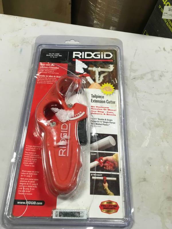 lot 31 image: RIDGID 1-14 in. to 1-12 in. PTEC 3000 Plastic Tubing Cutter  in good condition