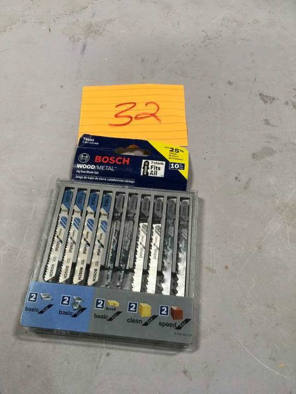 lot 32 image: Bosch T5002 10pc T-shank Jig Blade Set  in good condition