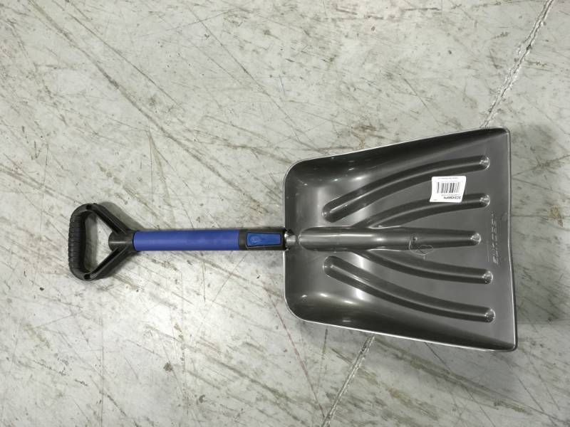 lot 46 image: Suncast Telescoping Auto Shovel  in good condition
