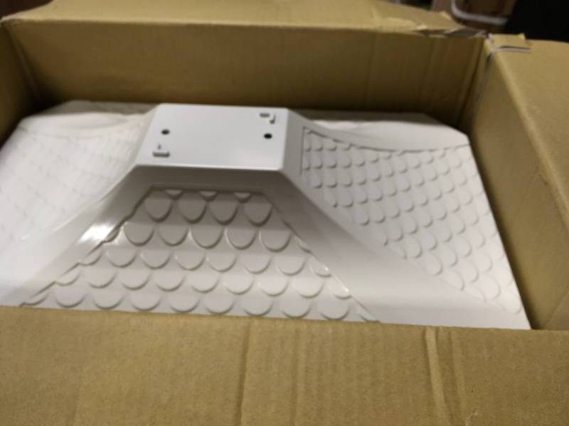 lot 42 image: Gibraltar Mailboxes Hamilton White Locking Aluminum Large Post-Mount Mailbox  in good condition