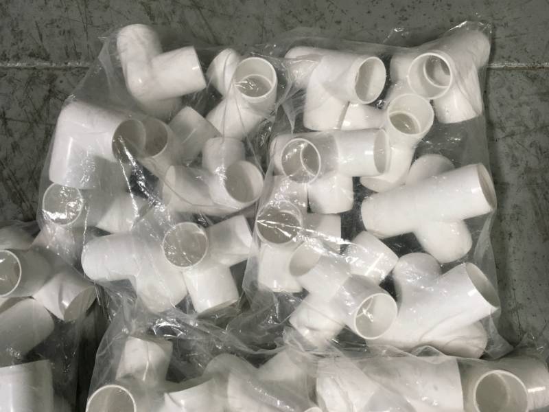 lot 84 image: Formufit 1-14 in. Furniture Grade PVC 3-Way Elbow in White (4-Pack) not used